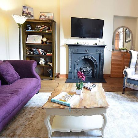 Joivy Classic Apt With Castle Views In Old Town Edinburgh Bagian luar foto