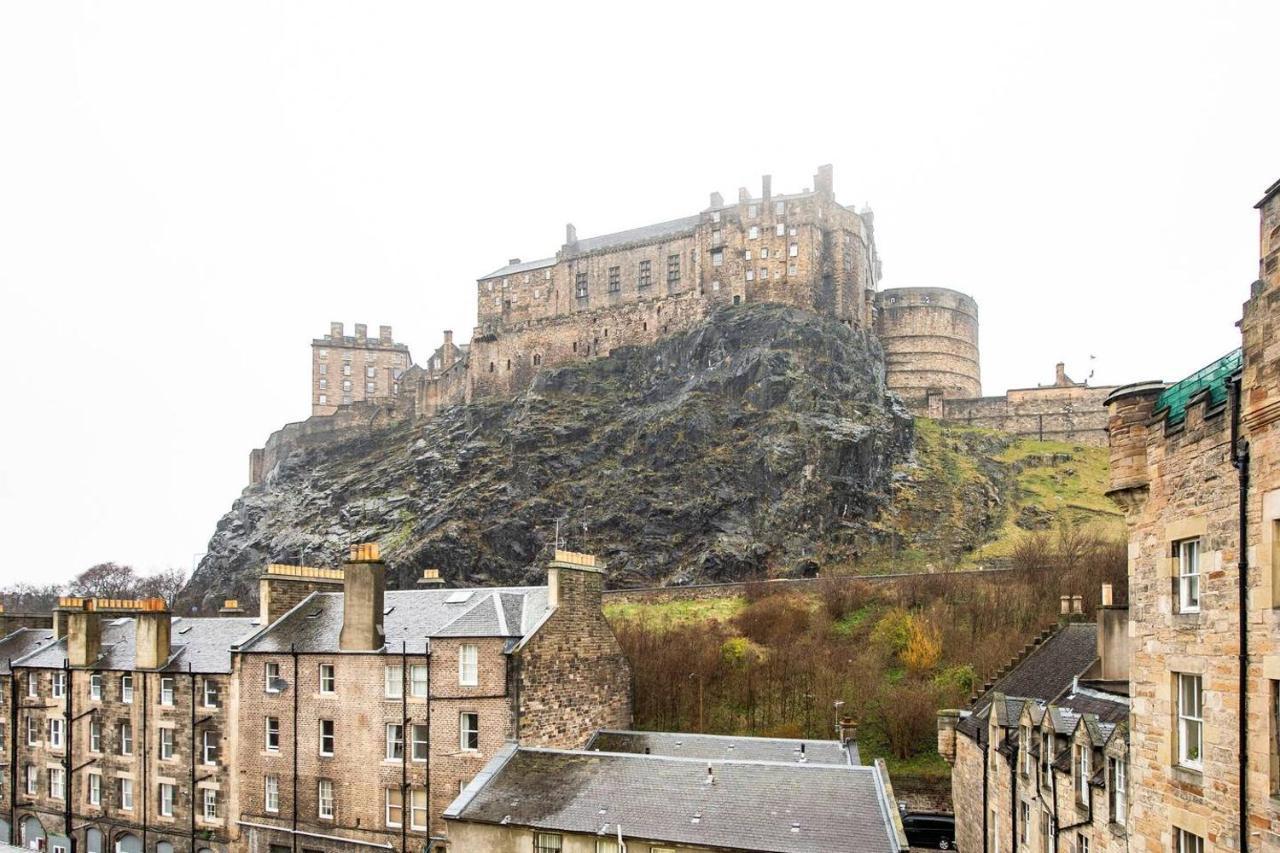 Joivy Classic Apt With Castle Views In Old Town Edinburgh Bagian luar foto