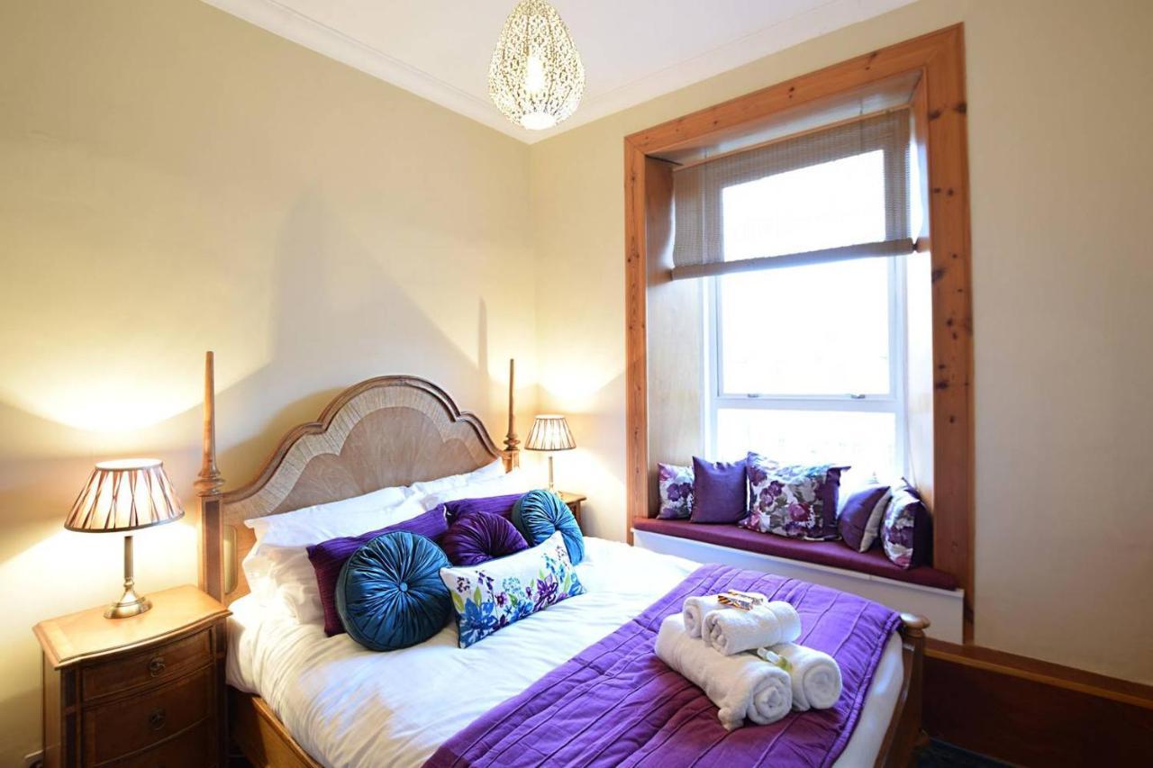 Joivy Classic Apt With Castle Views In Old Town Edinburgh Bagian luar foto