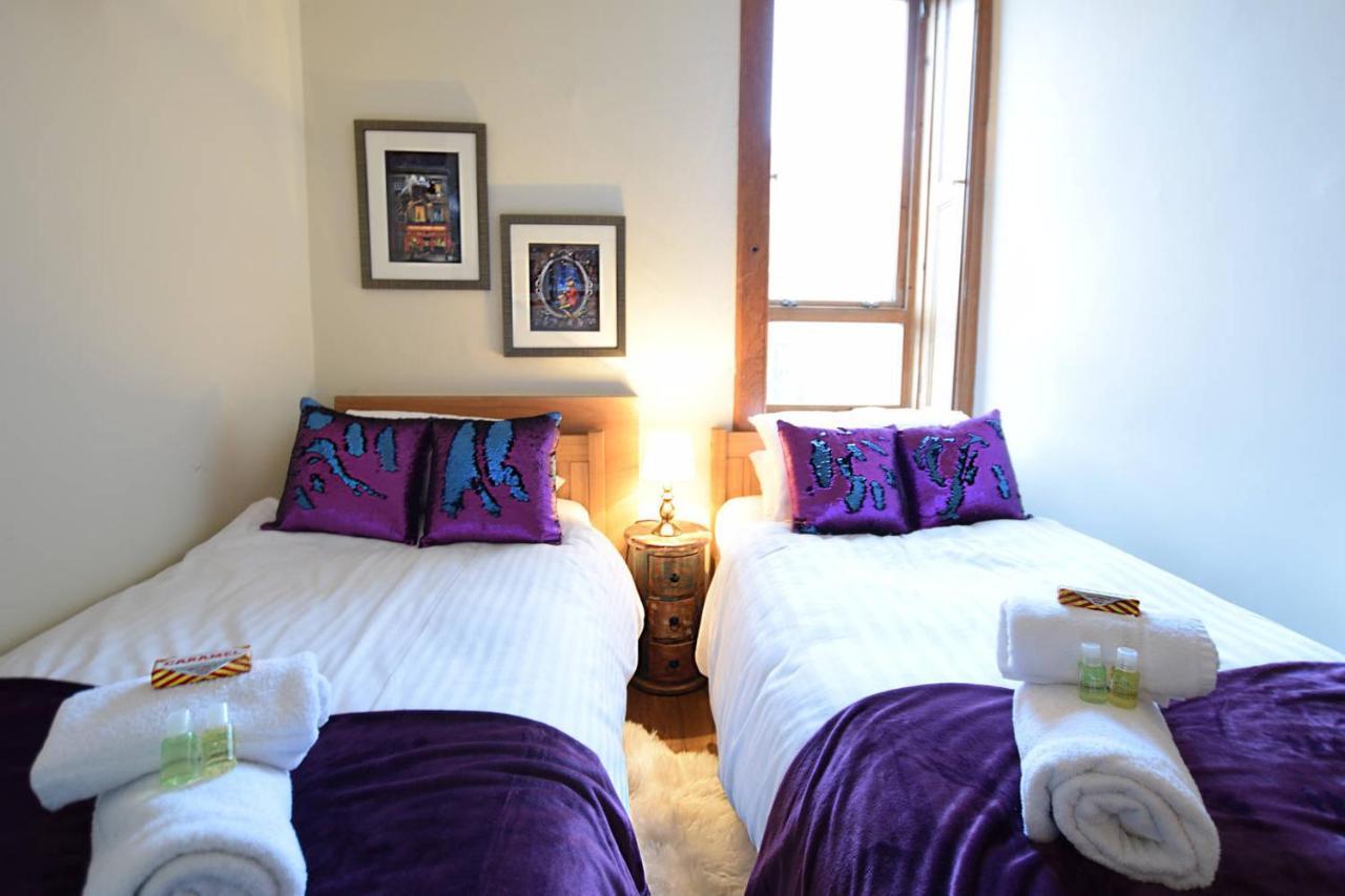 Joivy Classic Apt With Castle Views In Old Town Edinburgh Bagian luar foto