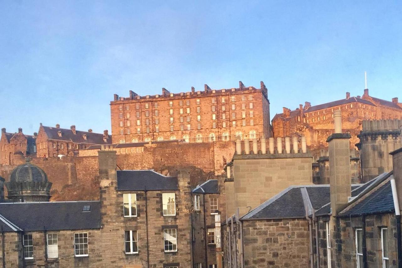 Joivy Classic Apt With Castle Views In Old Town Edinburgh Bagian luar foto