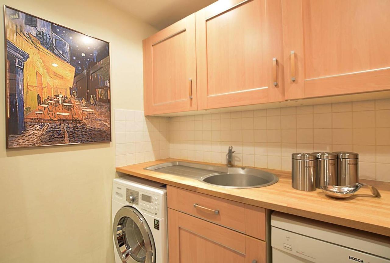 Joivy Classic Apt With Castle Views In Old Town Edinburgh Bagian luar foto